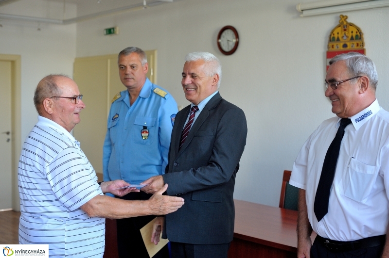 Elismerés a polgárőröknek - fotó Szarka Lajos