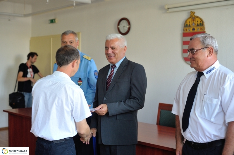 Elismerés a polgárőröknek - fotó Szarka Lajos