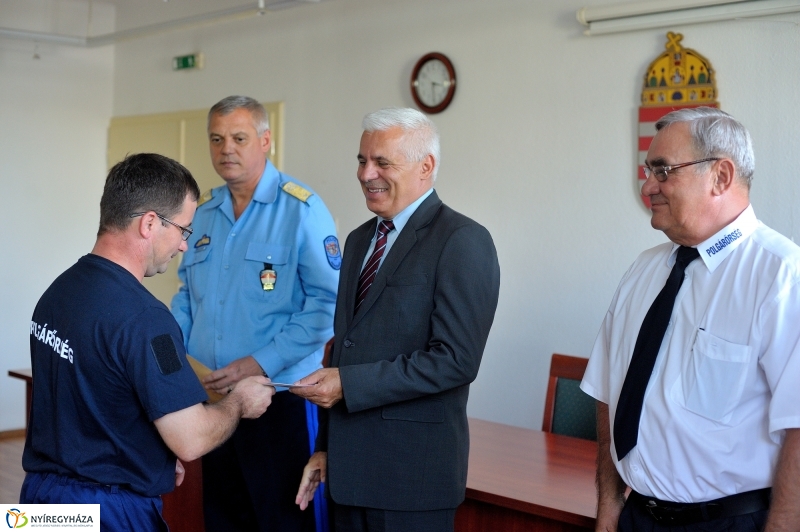 Elismerés a polgárőröknek - fotó Szarka Lajos