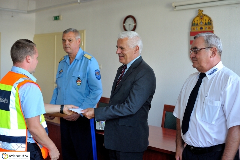 Elismerés a polgárőröknek - fotó Szarka Lajos