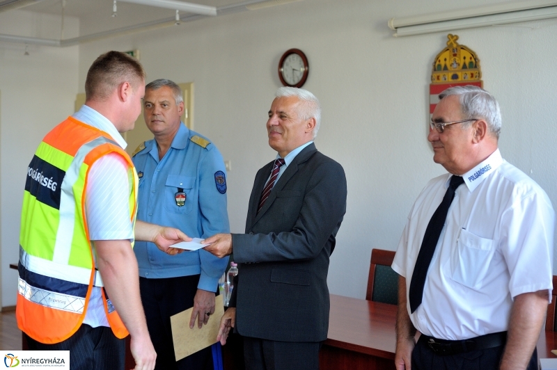 Elismerés a polgárőröknek - fotó Szarka Lajos