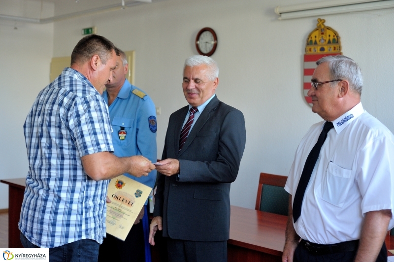 Elismerés a polgárőröknek - fotó Szarka Lajos