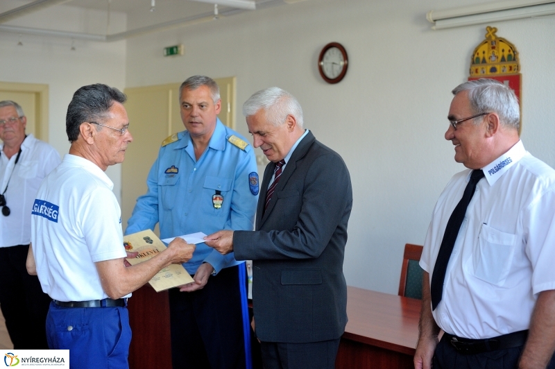 Elismerés a polgárőröknek - fotó Szarka Lajos