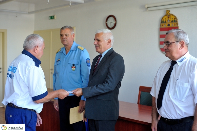Elismerés a polgárőröknek - fotó Szarka Lajos