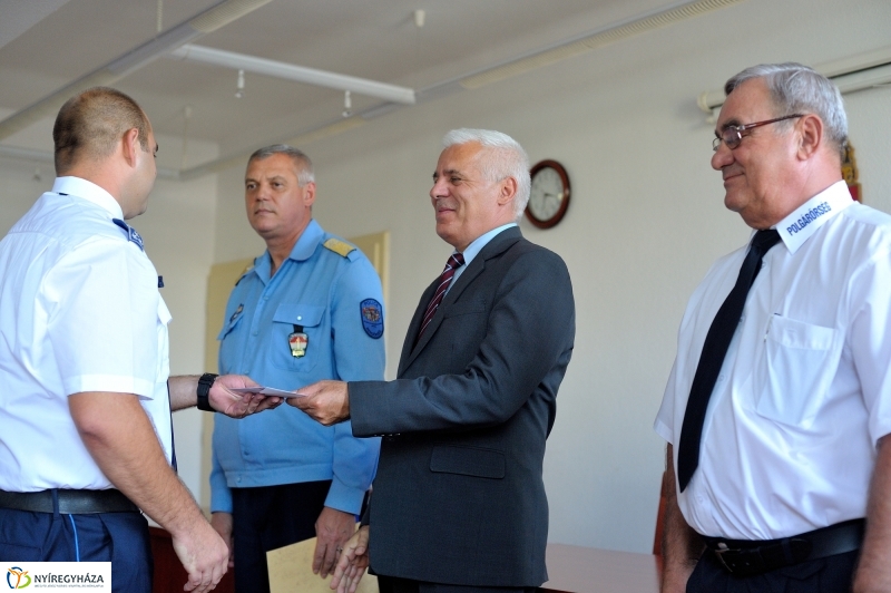 Elismerés a polgárőröknek - fotó Szarka Lajos