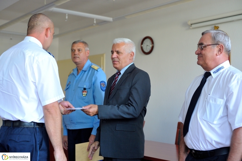 Elismerés a polgárőröknek - fotó Szarka Lajos