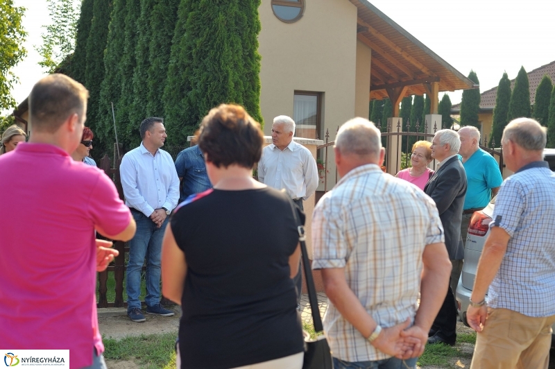 Helyszíni bejárás a Szíjgyártó utcán - fotó Szarka Lajos