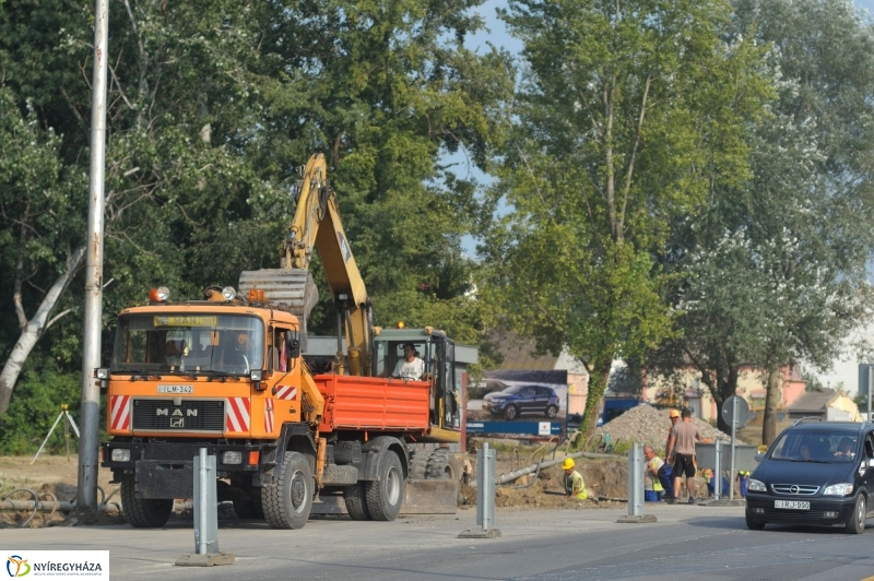 Elkezdődött a beruházás a Szegfű utcán - fotó Szarka Lajos