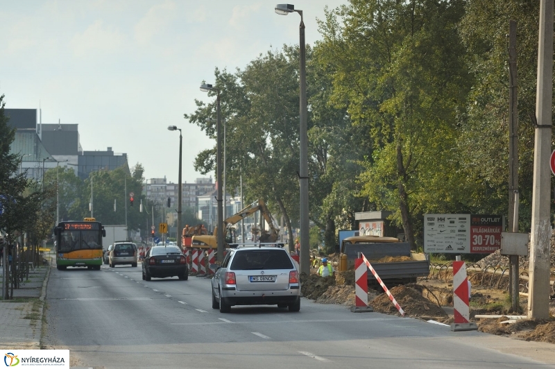 Elkezdődött a beruházás a Szegfű utcán - fotó Szarka Lajos