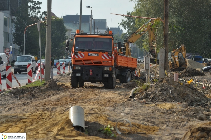 Elkezdődött a beruházás a Szegfű utcán - fotó Szarka Lajos