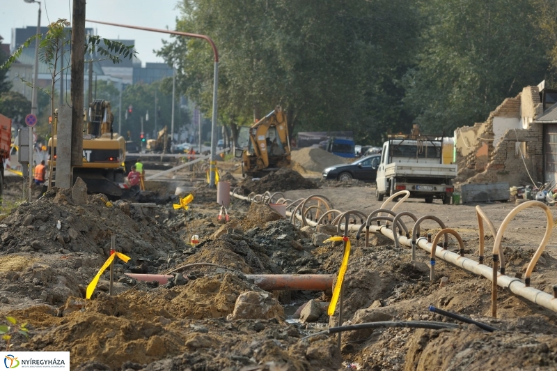 Elkezdődött a beruházás a Szegfű utcán - fotó Szarka Lajos