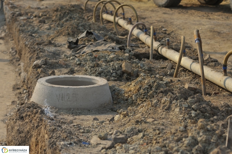 Elkezdődött a beruházás a Szegfű utcán - fotó Szarka Lajos
