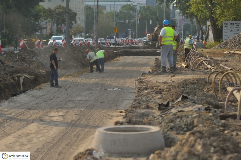 Elkezdődött a beruházás a Szegfű utcán - fotó Szarka Lajos