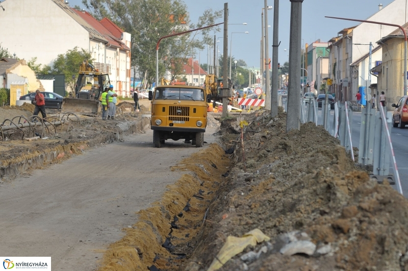 Elkezdődött a beruházás a Szegfű utcán - fotó Szarka Lajos