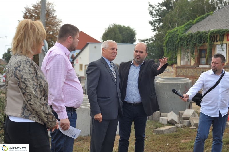 Helyszíni bejárás a Kígyó utcán - fotó Szarka Lajos