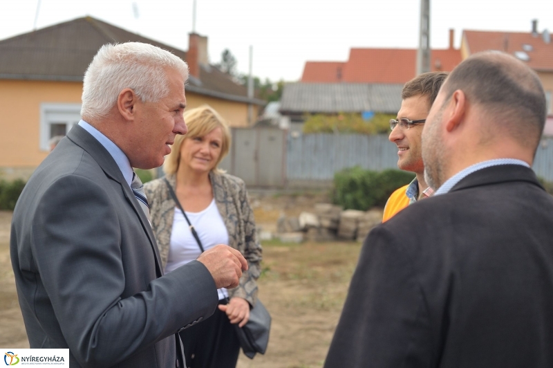 Helyszíni bejárás a Kígyó utcán - fotó Szarka Lajos