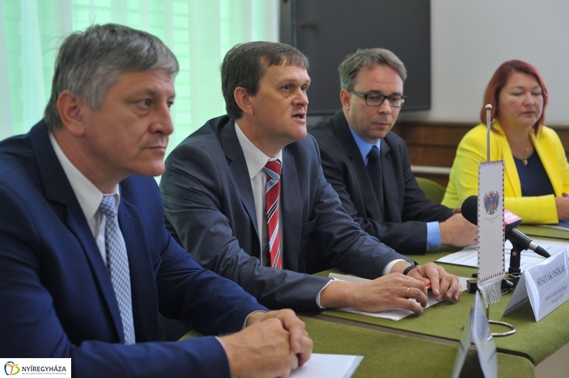 Határmenti konferencia Nyíregyházán - fotó Szarka Lajos