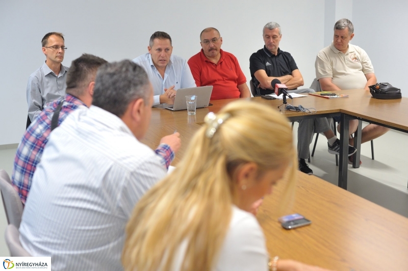 Mentőöv a kosarasoknak - fotó Szarka Lajos