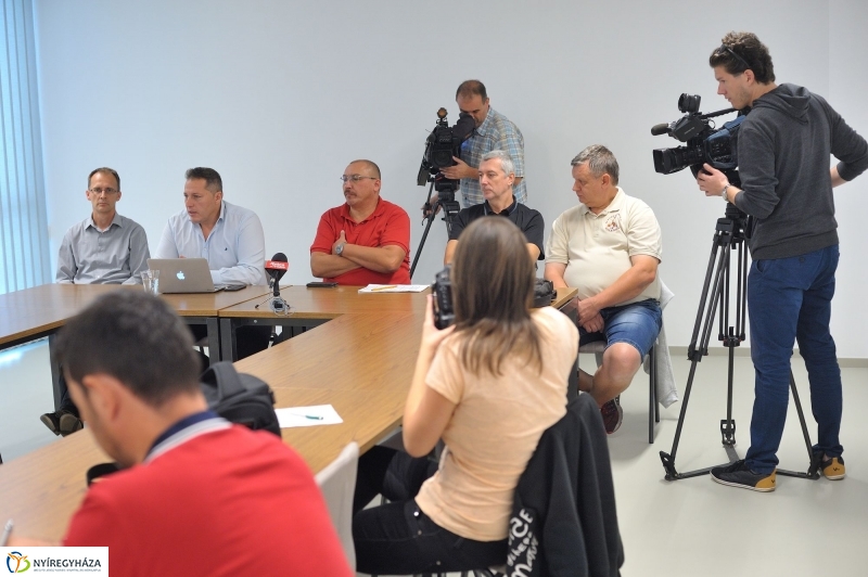 Mentőöv a kosarasoknak - fotó Szarka Lajos