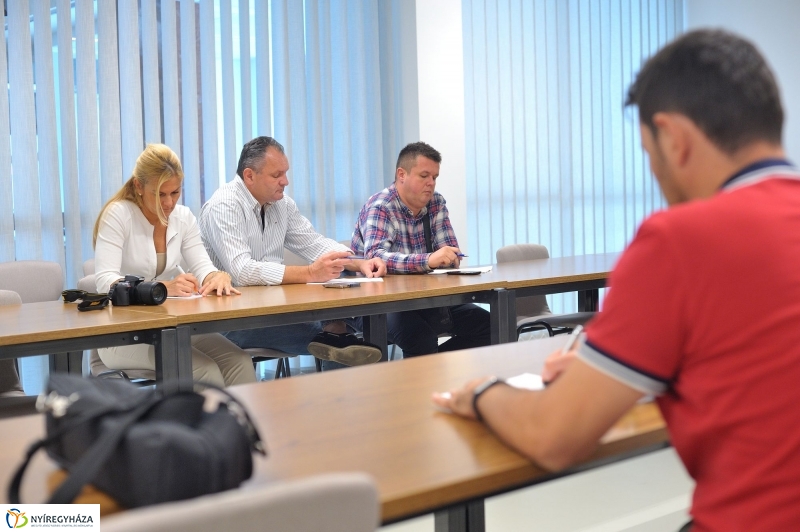 Mentőöv a kosarasoknak - fotó Szarka Lajos