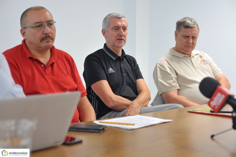 Mentőöv a kosarasoknak - fotó Szarka Lajos