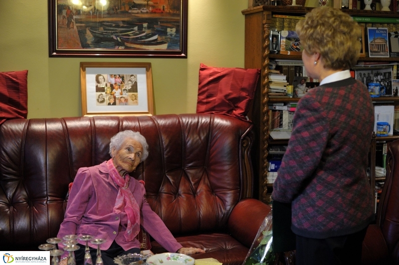 Szépkorú köszöntése Takács Károlyné - fotó Szarka Lajos