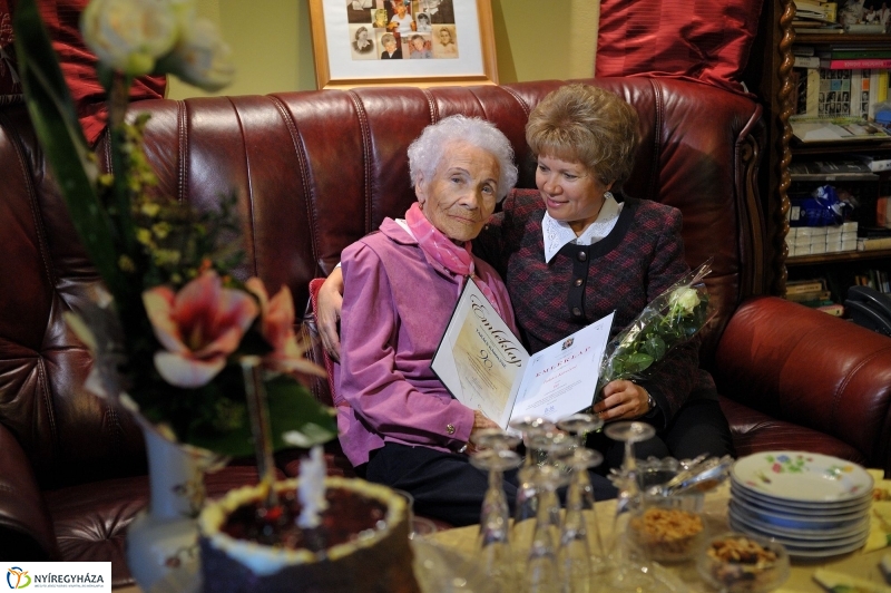 Szépkorú köszöntése Takács Károlyné - fotó Szarka Lajos