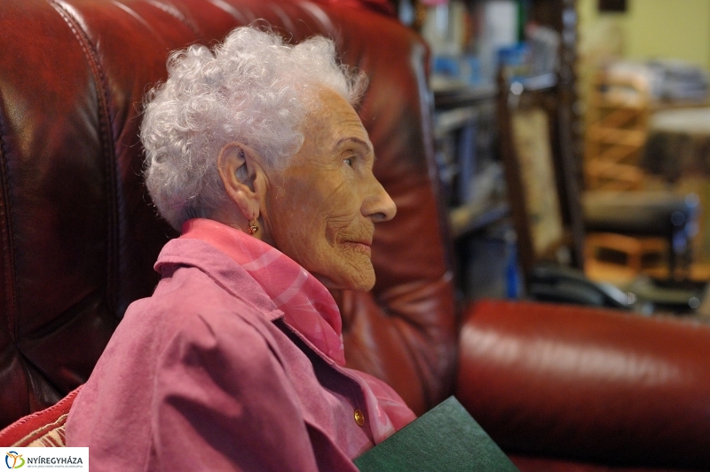 Szépkorú köszöntése Takács Károlyné - fotó Szarka Lajos