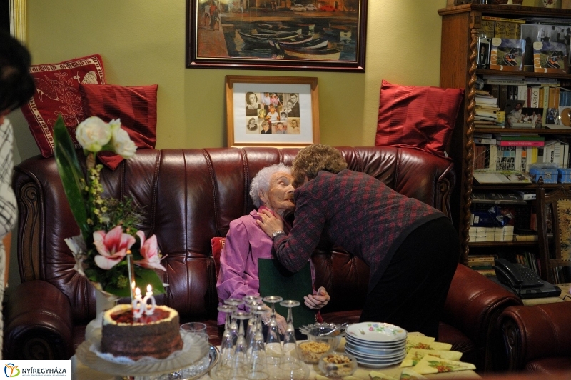 Szépkorú köszöntése Takács Károlyné - fotó Szarka Lajos