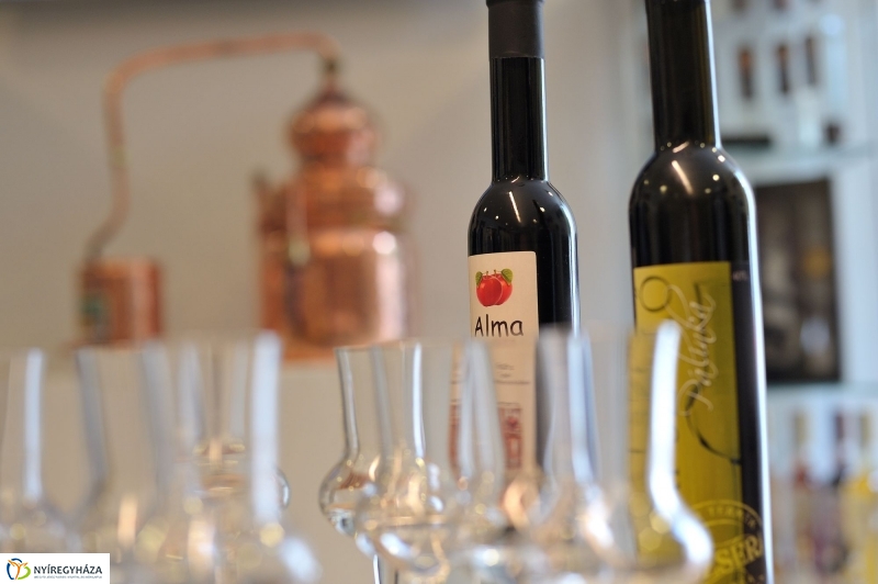 Pálinkaverseny a múzeumfaluban - fotó Szarka Lajos