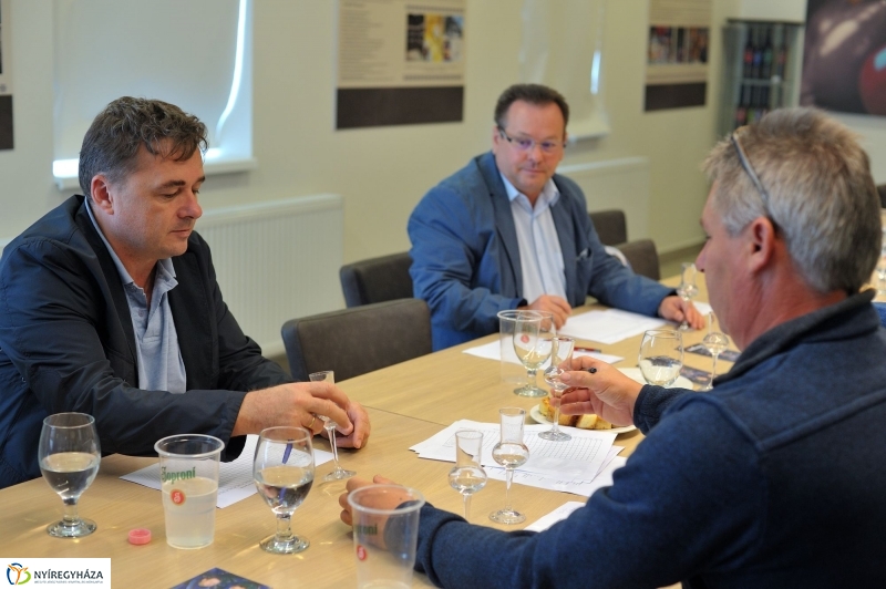 Pálinkaverseny a múzeumfaluban - fotó Szarka Lajos