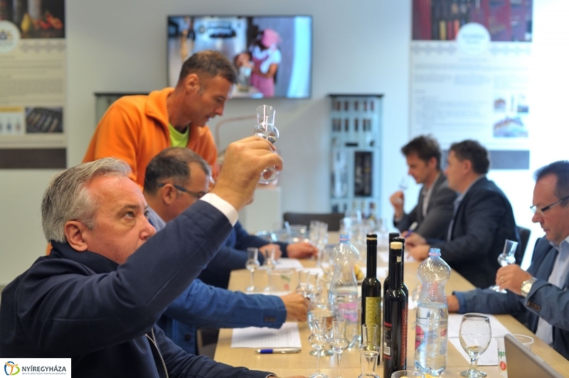 Pálinkaverseny a múzeumfaluban - fotó Szarka Lajos