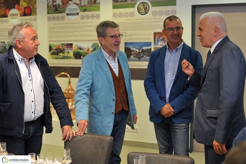 Pálinkaverseny a múzeumfaluban - fotó Szarka Lajos