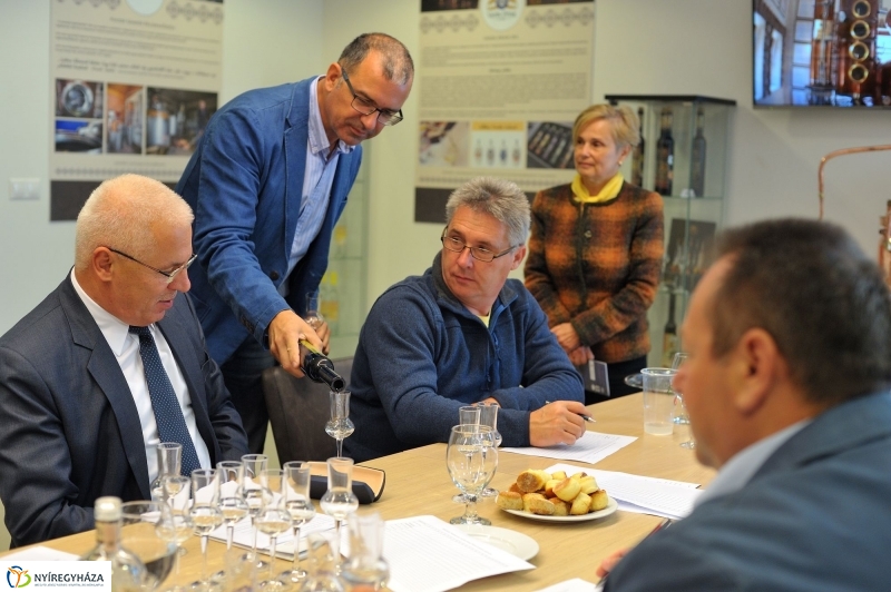 Pálinkaverseny a múzeumfaluban - fotó Szarka Lajos