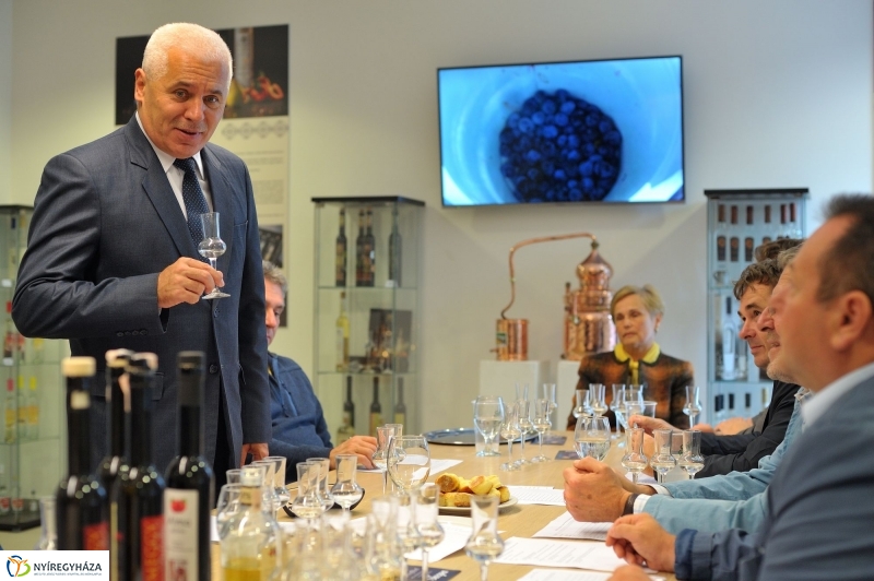 Pálinkaverseny a múzeumfaluban - fotó Szarka Lajos