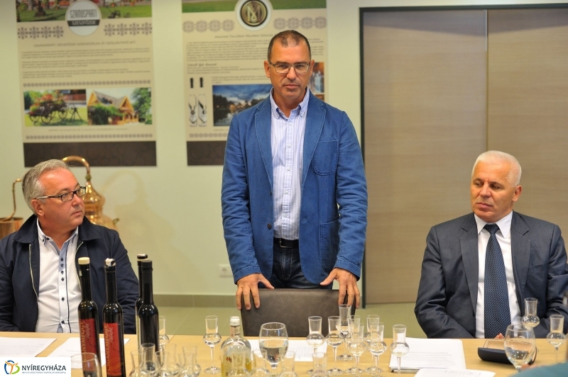 Pálinkaverseny a múzeumfaluban - fotó Szarka Lajos