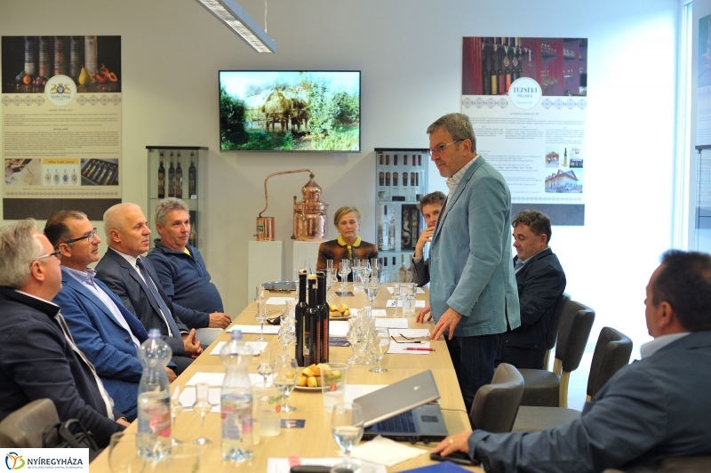 Pálinkaverseny a múzeumfaluban - fotó Szarka Lajos