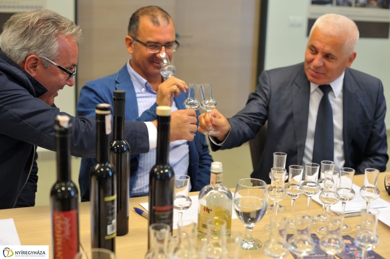 Pálinkaverseny a múzeumfaluban - fotó Szarka Lajos