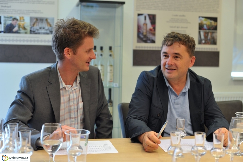 Pálinkaverseny a múzeumfaluban - fotó Szarka Lajos