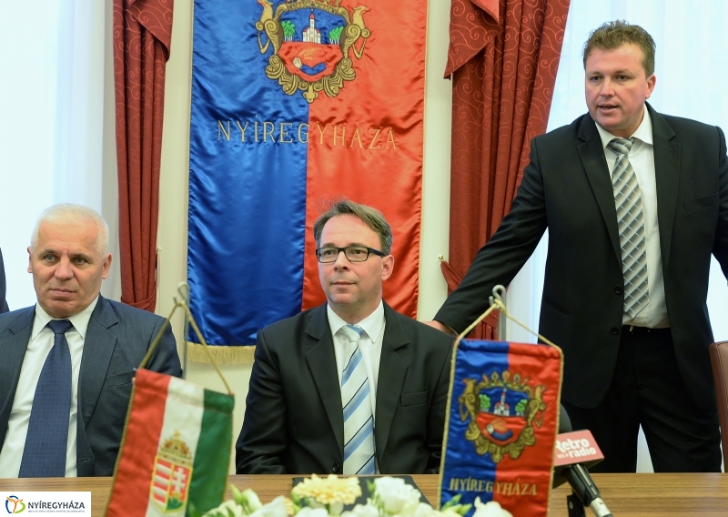 Egyetemi együttműködés aláírása