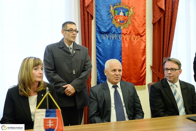 Egyetemi együttműködés aláírása