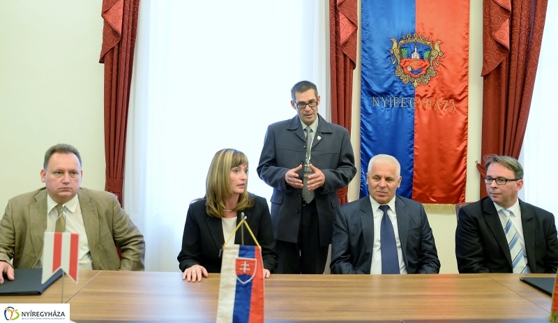 Egyetemi együttműködés aláírása