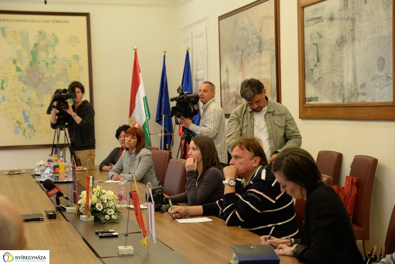 Egyetemi együttműködés aláírása