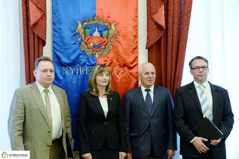 Egyetemi együttműködés aláírása