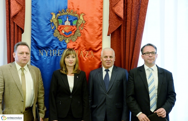 Egyetemi együttműködés aláírása