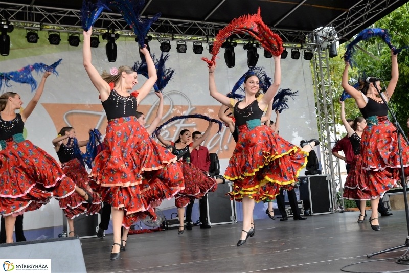 Tortavágás és eredményhirdetés a Tirpák Fesztiválon