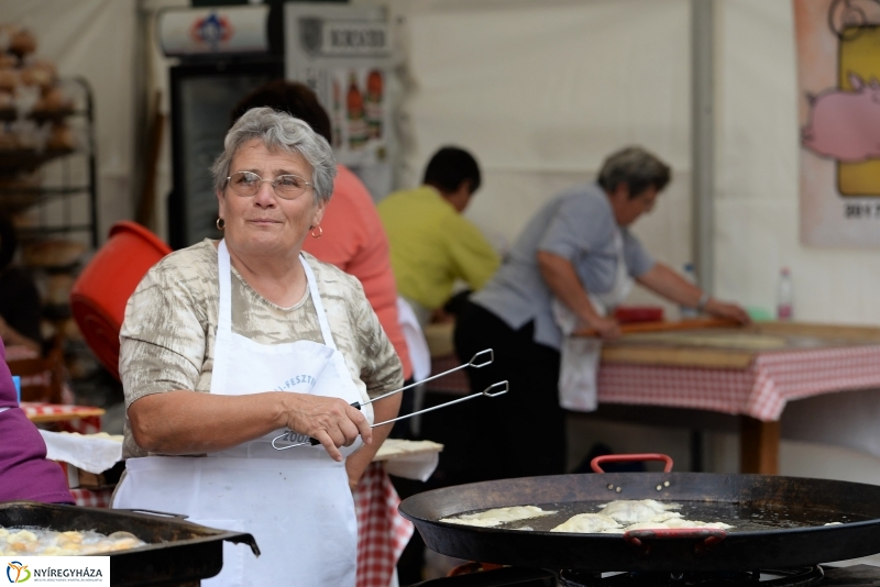 Tortavágás és eredményhirdetés a Tirpák Fesztiválon