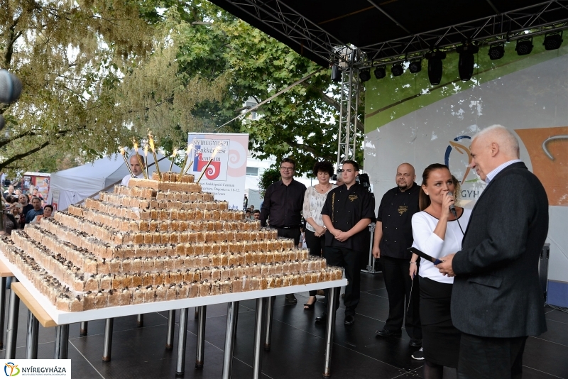 Tortavágás és eredményhirdetés a Tirpák Fesztiválon