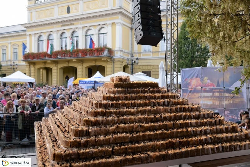 Tortavágás és eredményhirdetés a Tirpák Fesztiválon