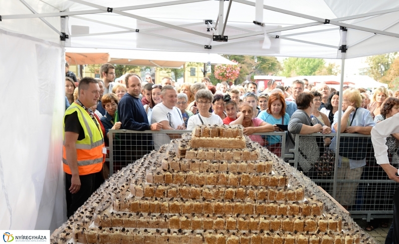 Tortavágás és eredményhirdetés a Tirpák Fesztiválon
